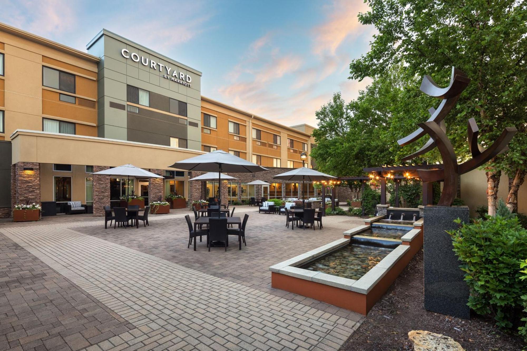 Courtyard Mankato Hotel & Event Center Εξωτερικό φωτογραφία
